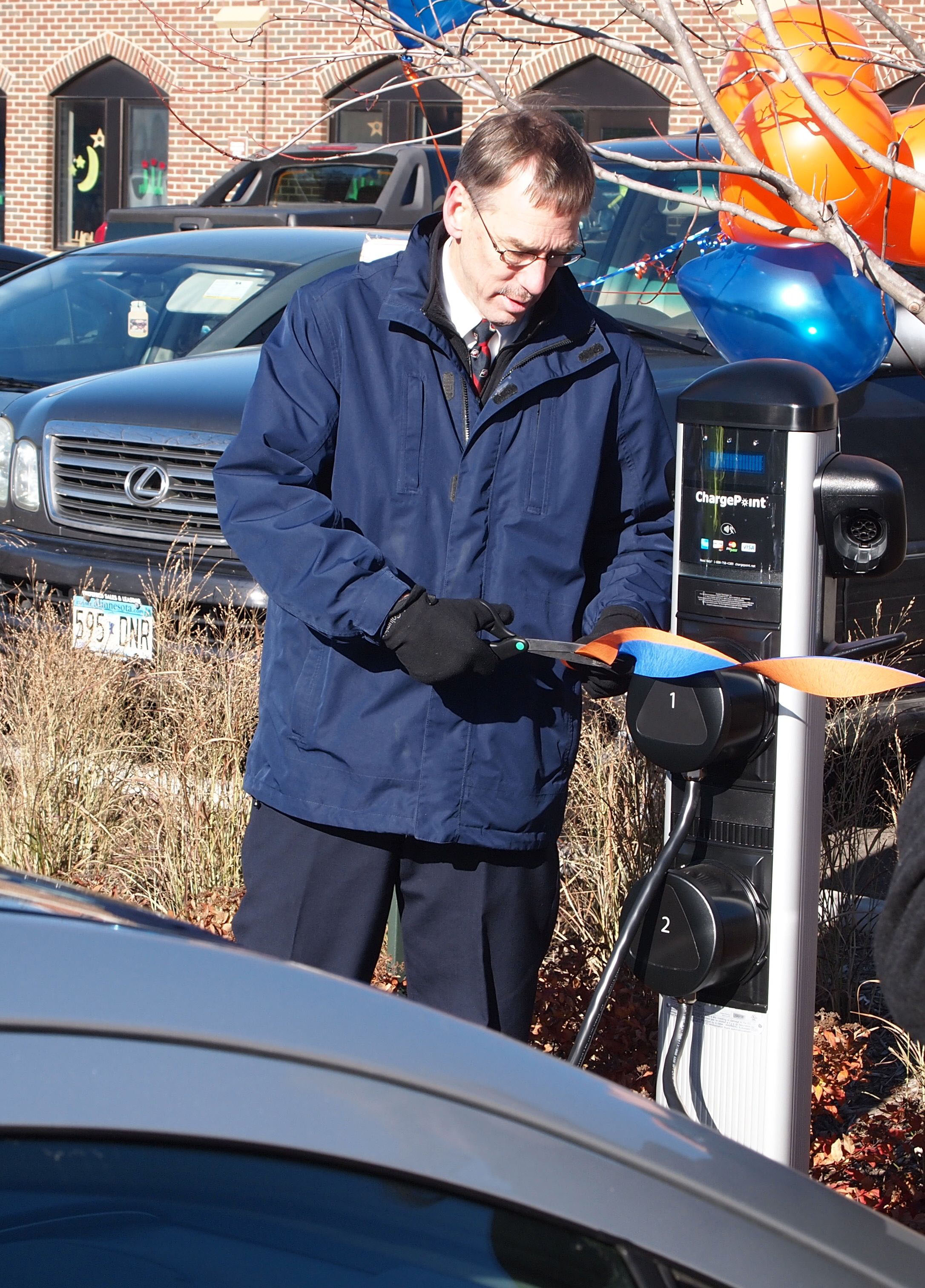 Macalester Implements Electric Vehicle Charging Station News