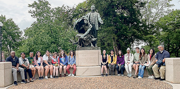 Class with statue of Booker T. Washington