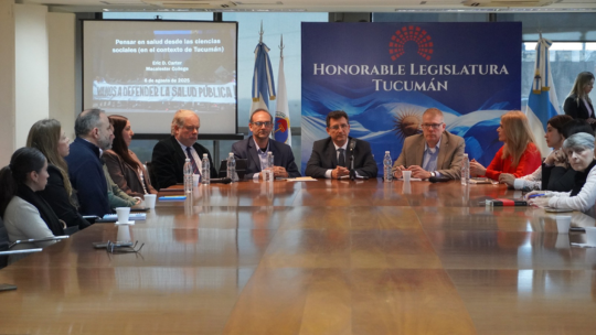 Macalester’s Eric Carter speaks at the Tucumán Legislature in Argentina on public health research.