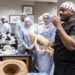 Dr. Malik Mays ’19 works with Macalester students in the lab.