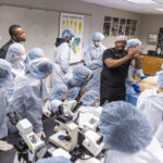 Dr. Malik Mays ’19 works with Macalester students in the lab.