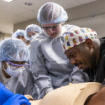 Dr. Malik Mays ’19 works with Macalester students in the lab.