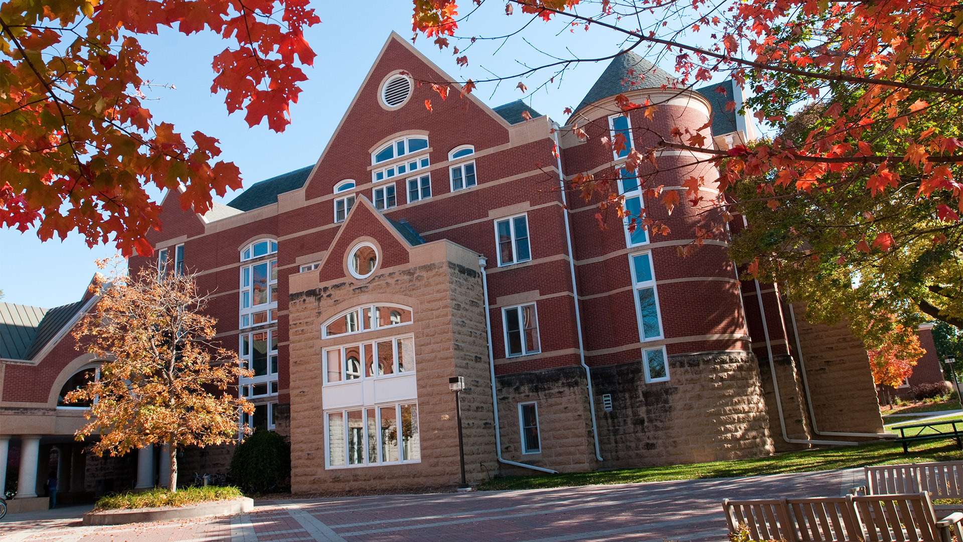 DeWitt Wallace Library on the Macalester campus in fall.