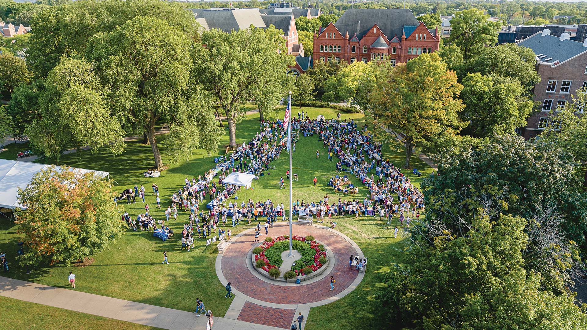 Bird's eye view of Macalester Involvement Fair