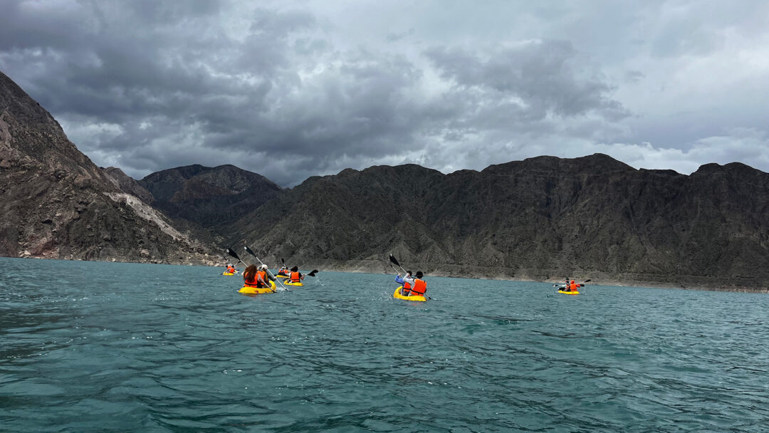Macalester students paddle canoes in Argentina