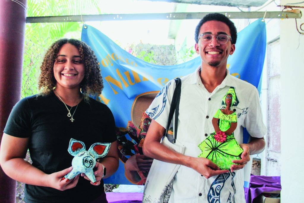 Skye Raymond ’28 (left) and Alexander Matthews ’28 at La Muñeca Negra