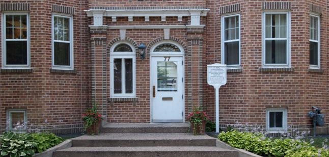 Photo of the entrance to 77 Mac, where the Registrar's Office is located.