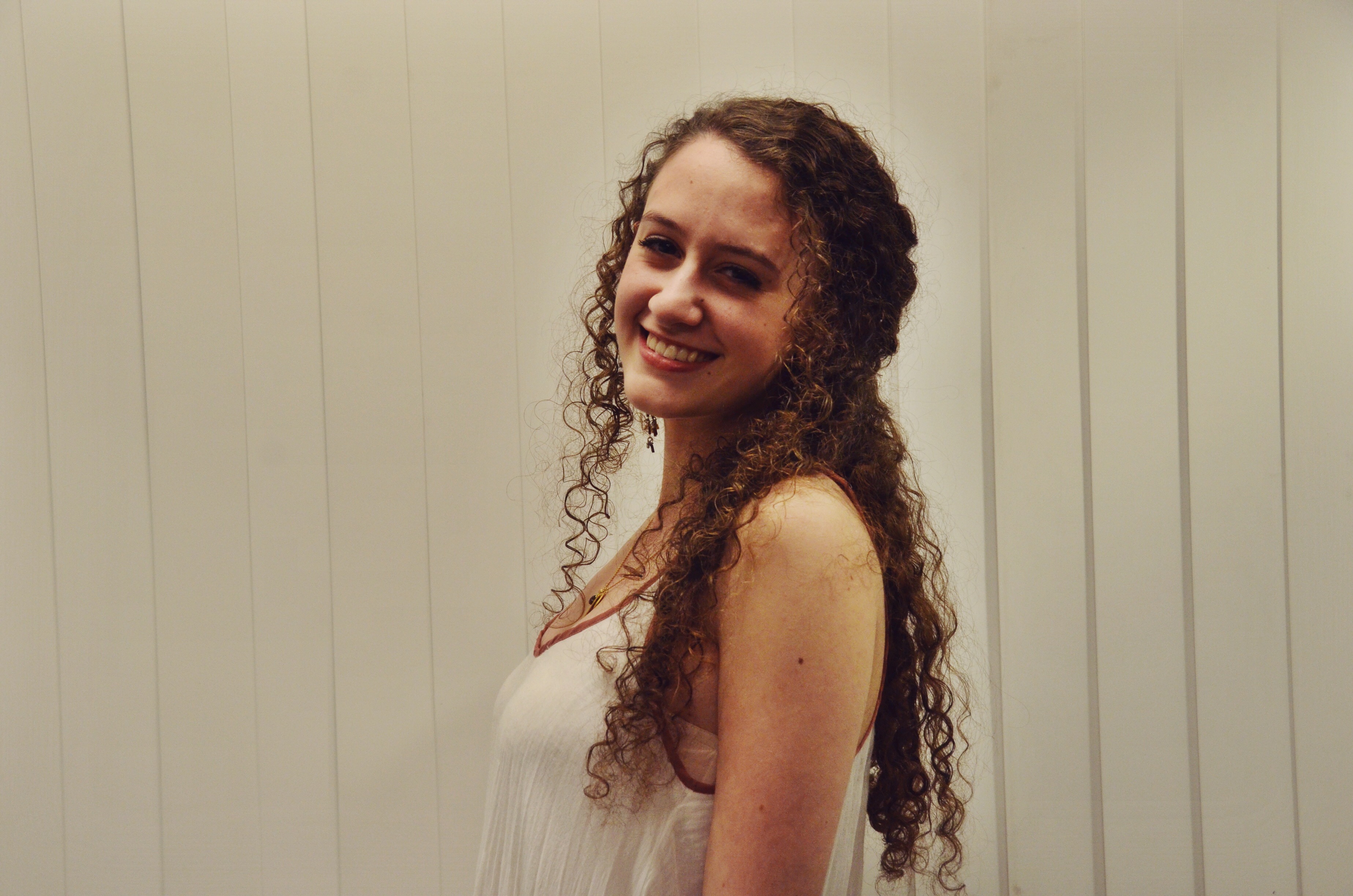 Zeena Fuleihan '18 Zeena Fuleihan looking over her shoulder